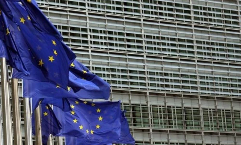 Κομισιόν: ''Πέφτουν'' οι υπογραφές με την Pfizer για τα εμβόλια